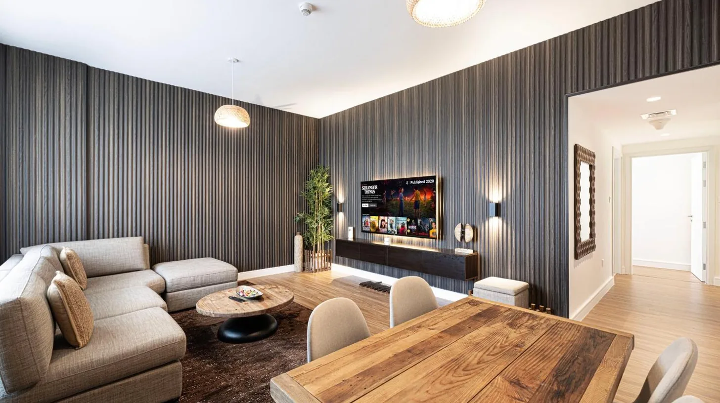 ein Wohnzimmer mit einer Couch und einem Tisch im 2BR Private Apartment in Al Zahia Sharjah - Wood house in Sharjah