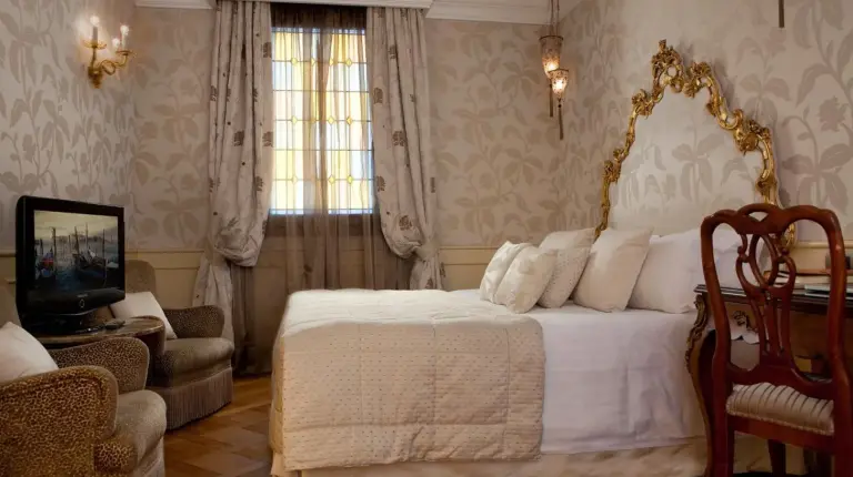 a bathroom with two sinks and a shower at Baglioni Hotel Luna - The Leading Hotels of the World in Venice
