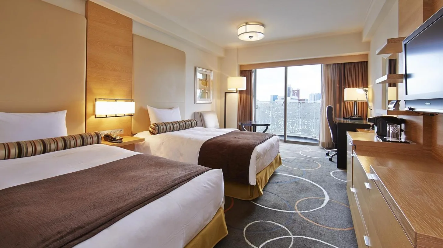 una habitación con varias bicicletas estáticas en Grand Prince Hotel Shin Takanawa en Tokio