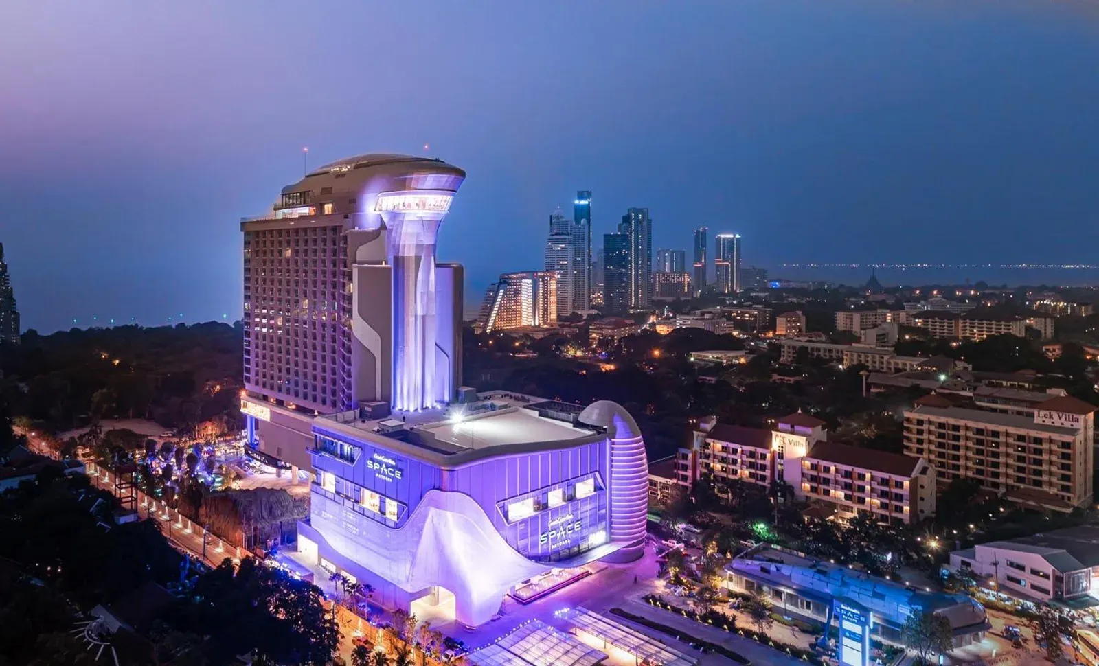 Vue extérieure du Grande Centre Point Space Pattaya, un hôtel populaire à Pattaya