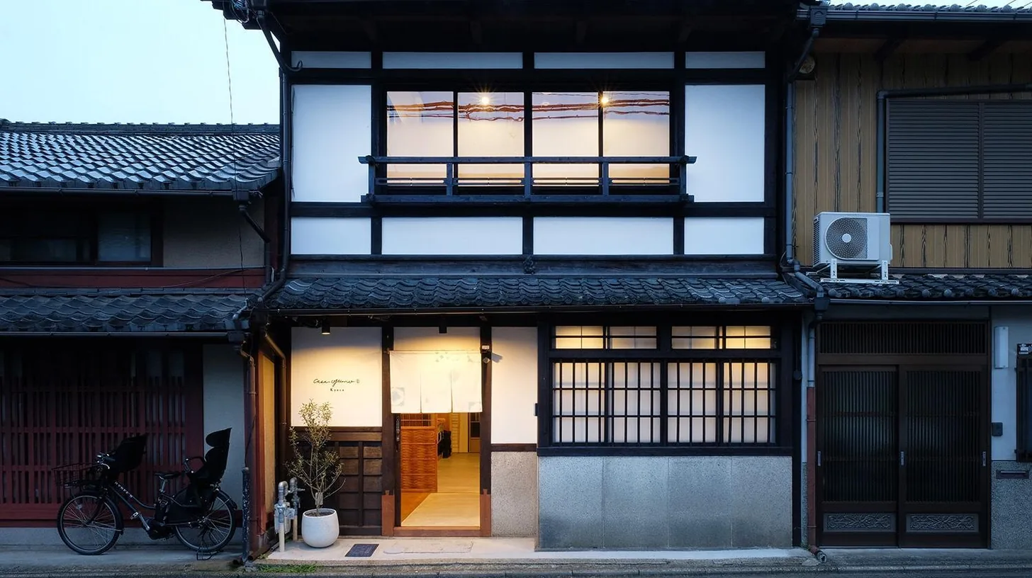 a building with a window and a bike in front of it at Casa OGUMO in Kyoto