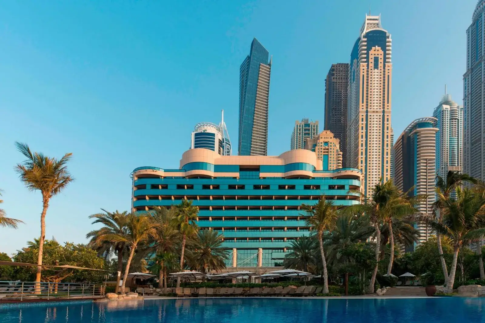 Le Meridien Mina Seyahi Beach Resort & Waterpark exterior view