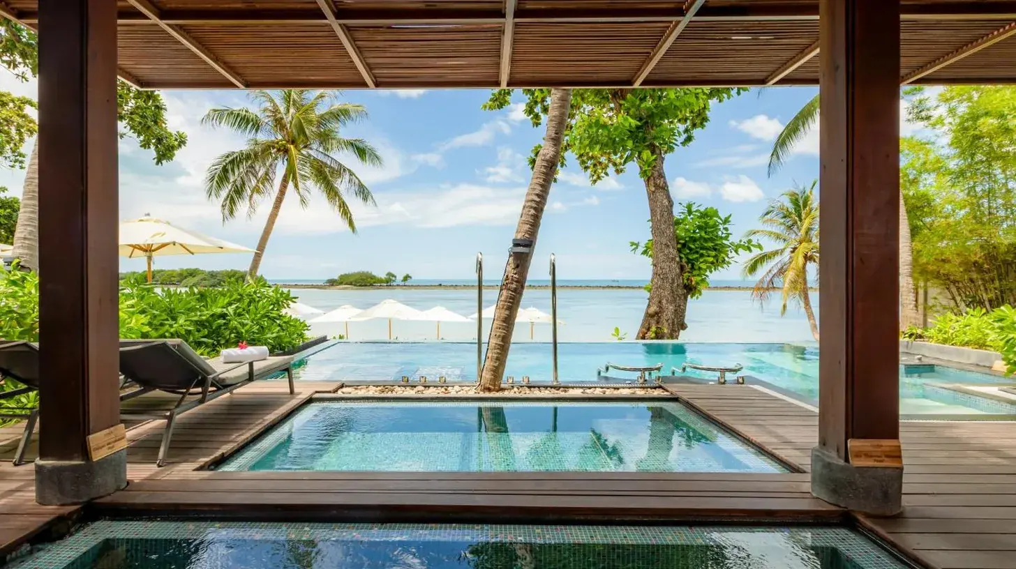 an infinity pool with a view of the ocean from a villa at Muang Samui Spa Resort in Chaweng