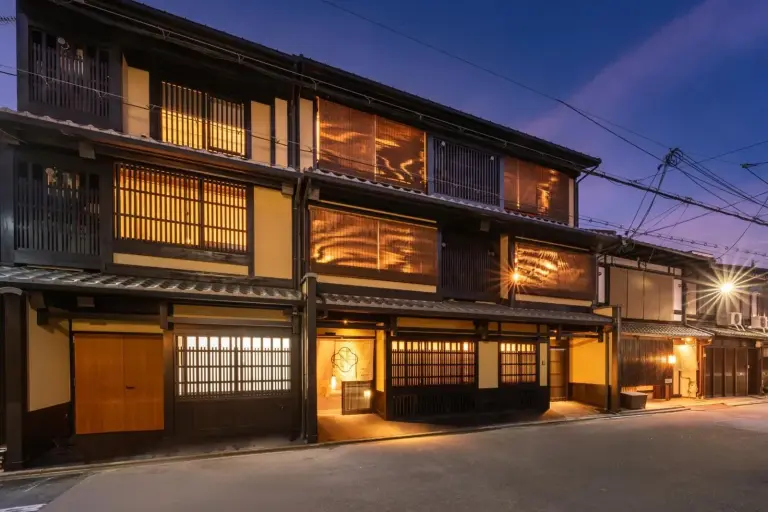 Nazuna Kyoto Nishi Honganji exterior view at dusk