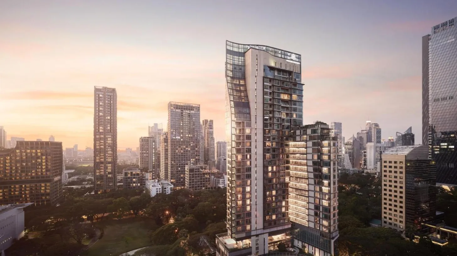 una representación de un edificio alto en una ciudad en Oriental Residence Bangkok en Bangkok