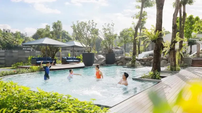 a group of children playing in a swimming pool at a resort at Padma Hotel Semarang in Semarang