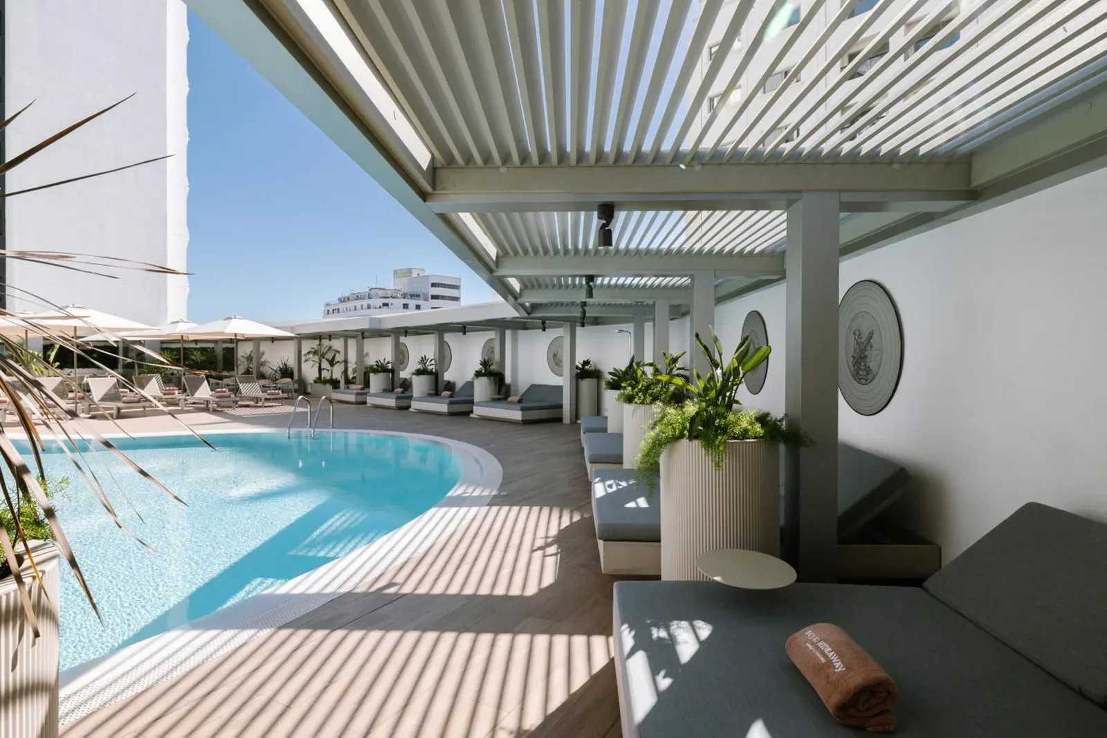 Zone de piscine relaxante au Royal Hideaway Casablanca à Casablanca
