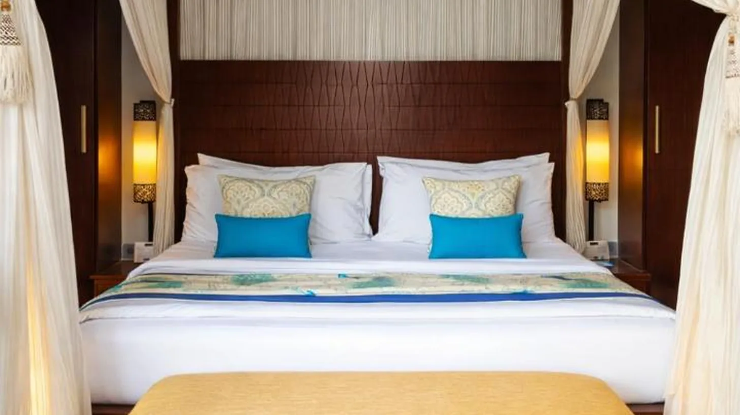 un dormitorio con una cama grande con dosel en Seminyak Icon - by Karaniya Experience - CHSE certified en Seminyak