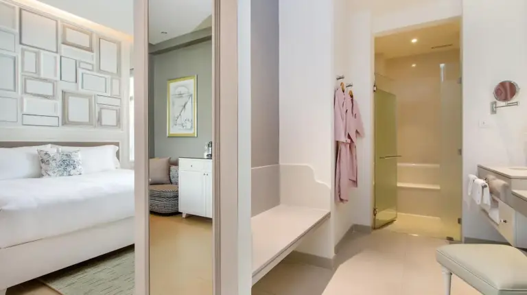 a bedroom with a bed and a bath tub in a room at U Sathorn Bangkok in Bangkok