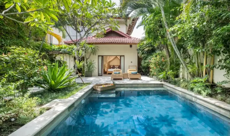 Villa Seriska Seminyak, 5-Star Private Pool Villa, Walk to Dining & Shopping