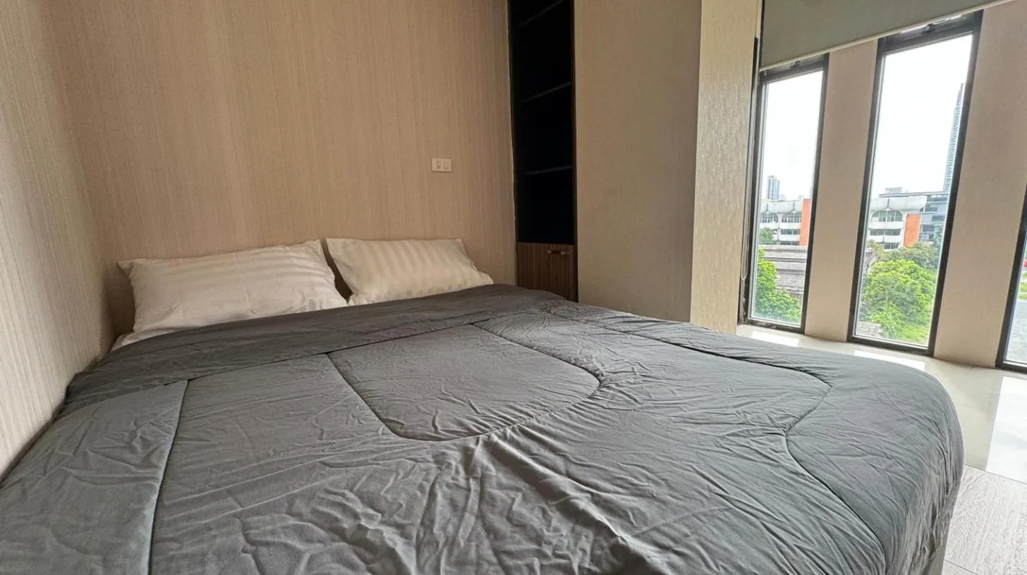 TOP Floor LUXE 3 Bedroom Penthouse