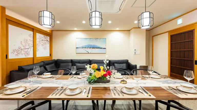 a large dining room with a table and chairs at YOKOHAMA STAY PREMIER in Yokohama